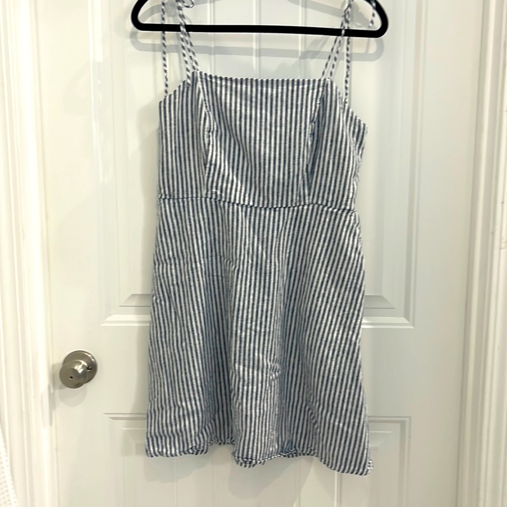 Old Navy Tie up dress